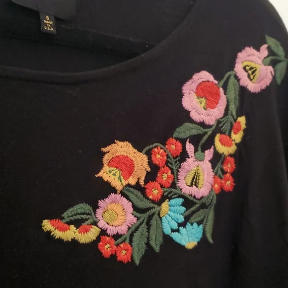 Embroidered top - Picture 2 of 4